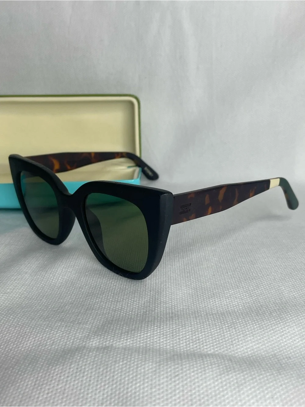 TOMS Sydney Traveler Collection CatEye Sunglasses Tortoise Frame Green Tint Lens